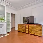 Beautiful Flat For 6 People In The 16Th District