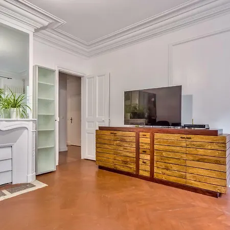 Beautiful Flat For 6 People In The 16th District