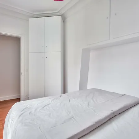 Beautiful Flat For 6 People In The 16th District